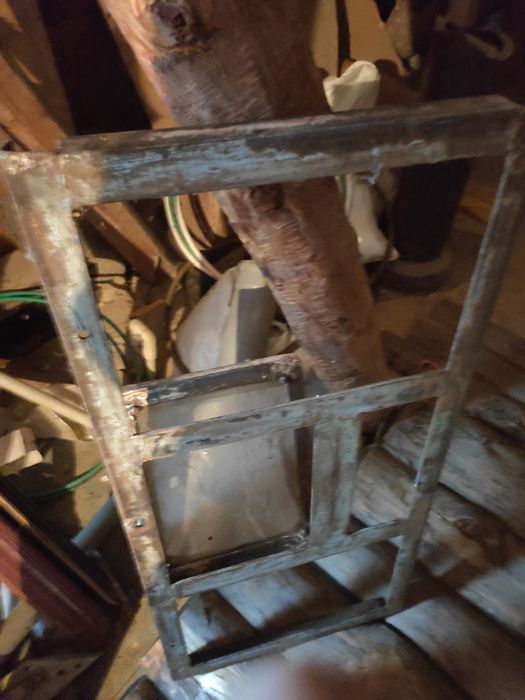 Окно металическое с форточкой