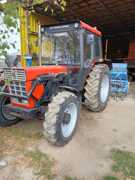 International 744 4×4 ladowacz