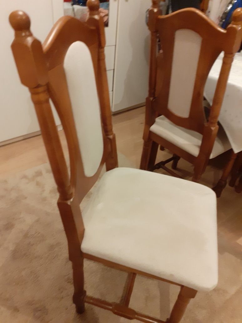 Krzesła plus stół sprzedam.