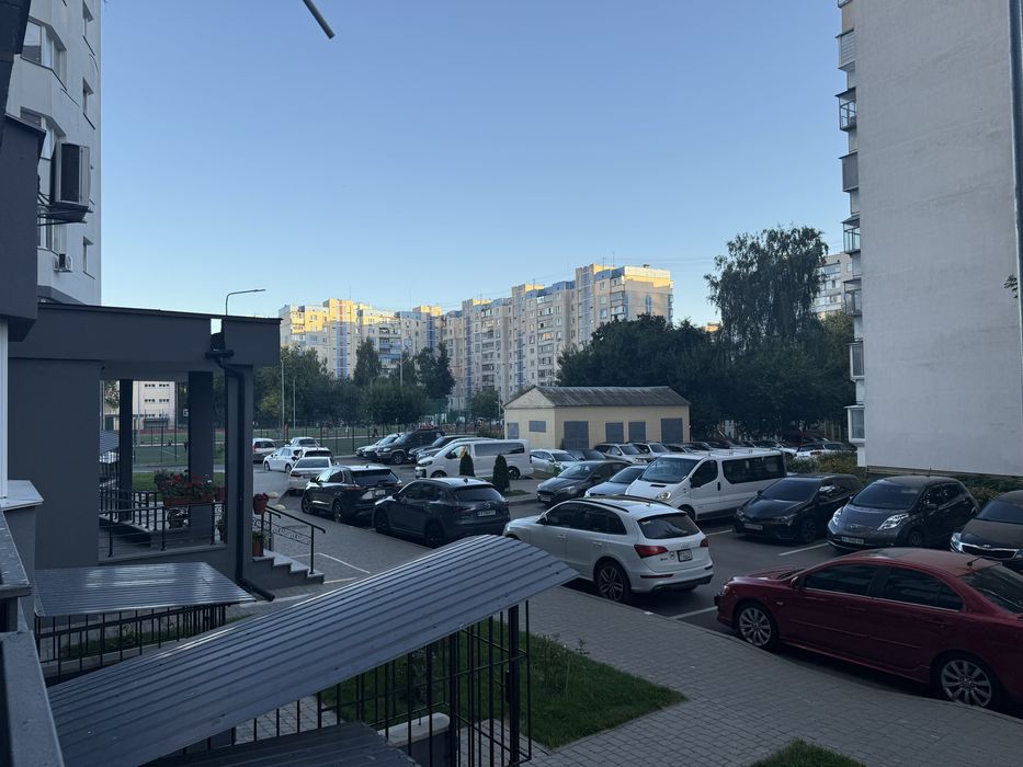 Продам велику 3-х кімнатну квартиру,вулиця С.Петлюри 21 Б