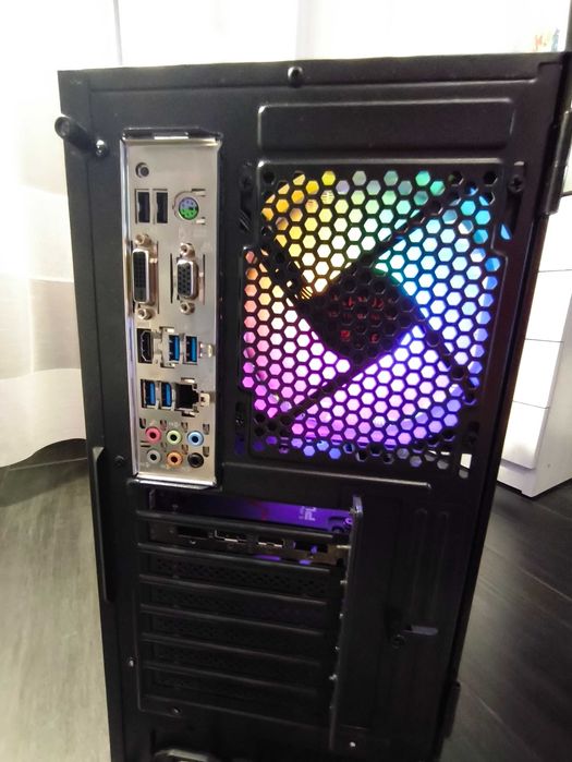 Komputer gamingowy win 11 pro rx 6600 r 5 5500 ssd nvme  512 MB + Usb