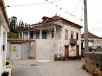 VENDO Casa de Habitação de 2 pisos com Quintal Grande. PENACOVA