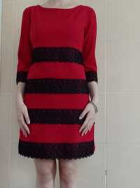 Червона сукня з чорним мереживом