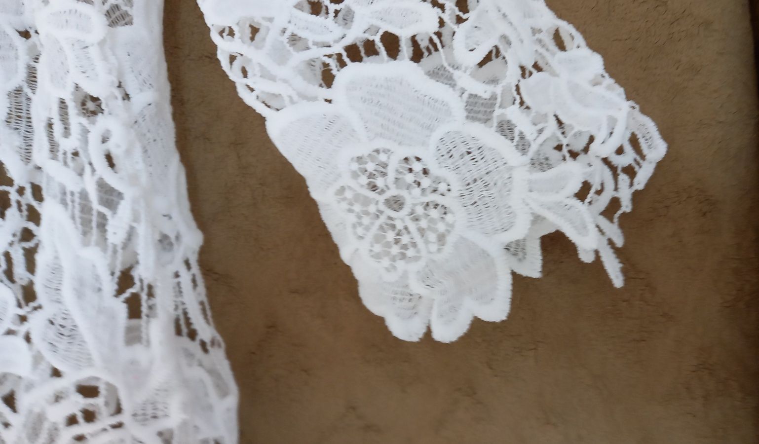 Biała Boho sukienka tunika narzutka koronkowa taliowana na plażę roz M