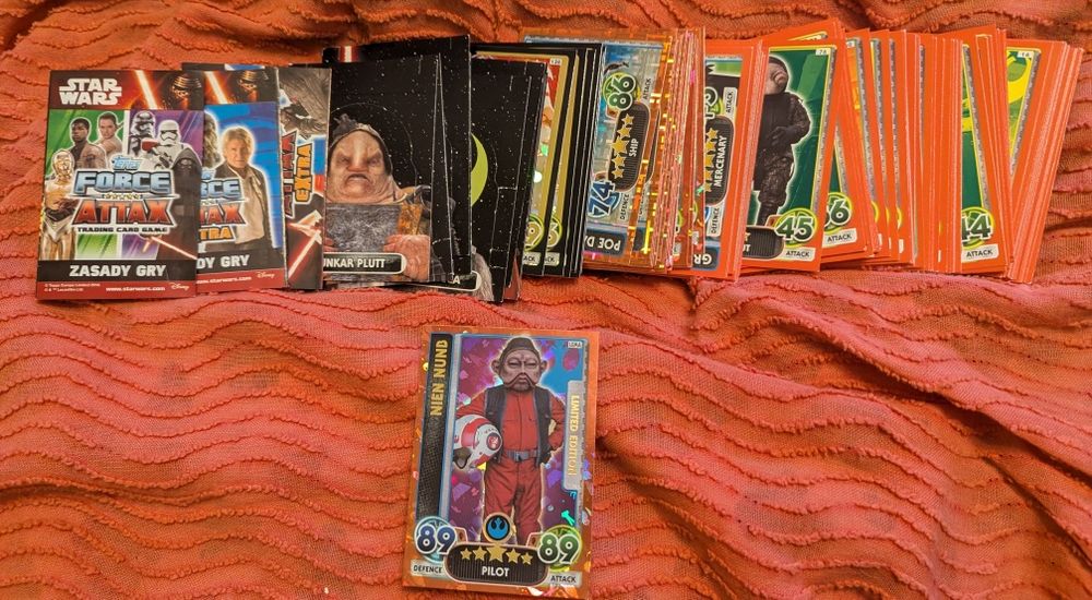 Karty z serii Star Wars Force Attax Extra Przebudzenie Mocy Topps niek