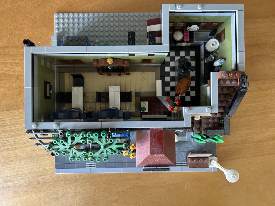 LEGO Modular Creator 10243 Parisian Restaurant