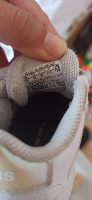 Ténis Adidas tamanho 20