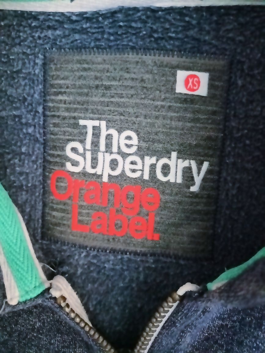 Damska bluza Superdry. Rozmiar S. Z kapturem.
Na metce XS, ale jest wi