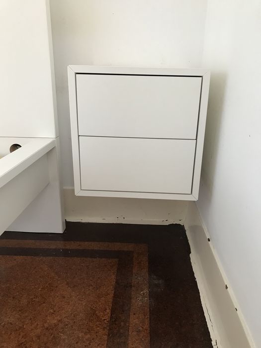 Mesa de Cabeceira Eket da Ikea