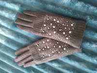 Rękawiczki damskie zdobione perełkami