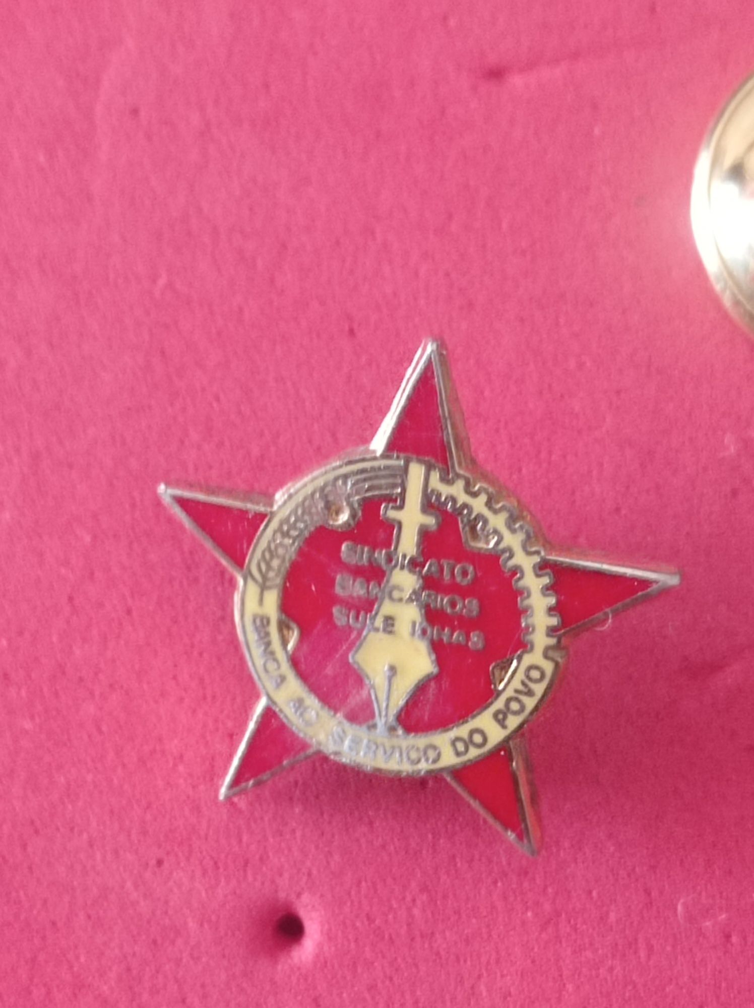 Pins variados com um raro