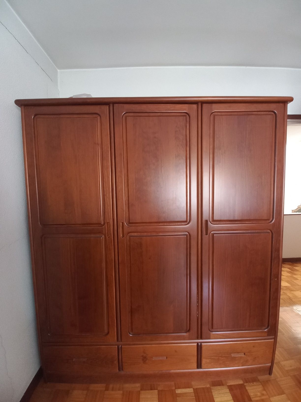 Quarto completo em madeira