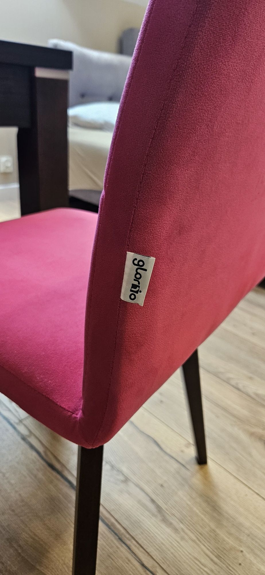 Stół rozsuwany wenge z 4 krzesłami welurowymi ostry róż w bdb stanie