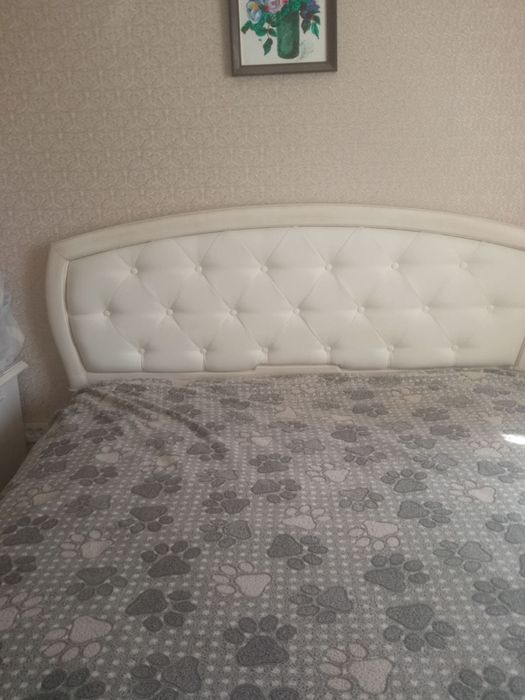 Продам спальный гарнитур