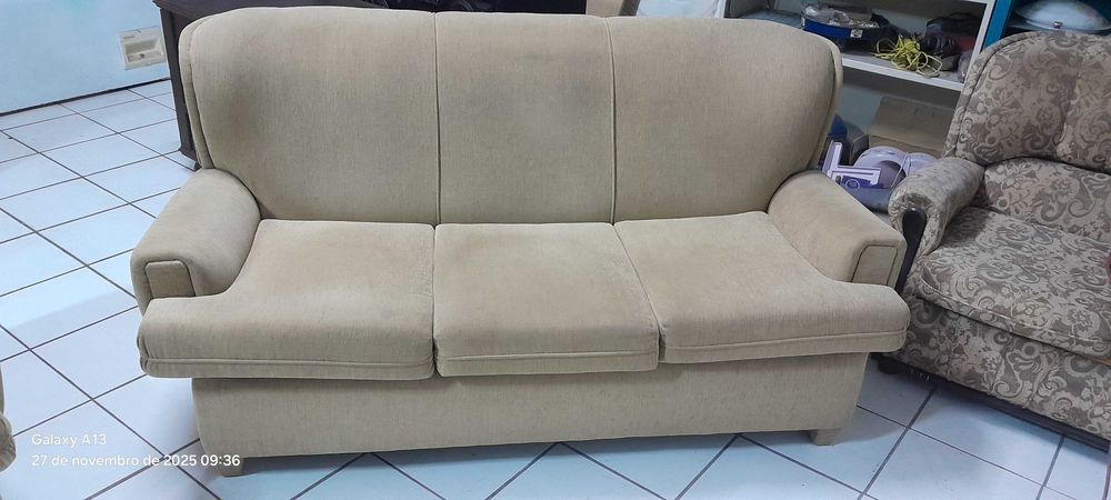 Trio de sofás em tecido