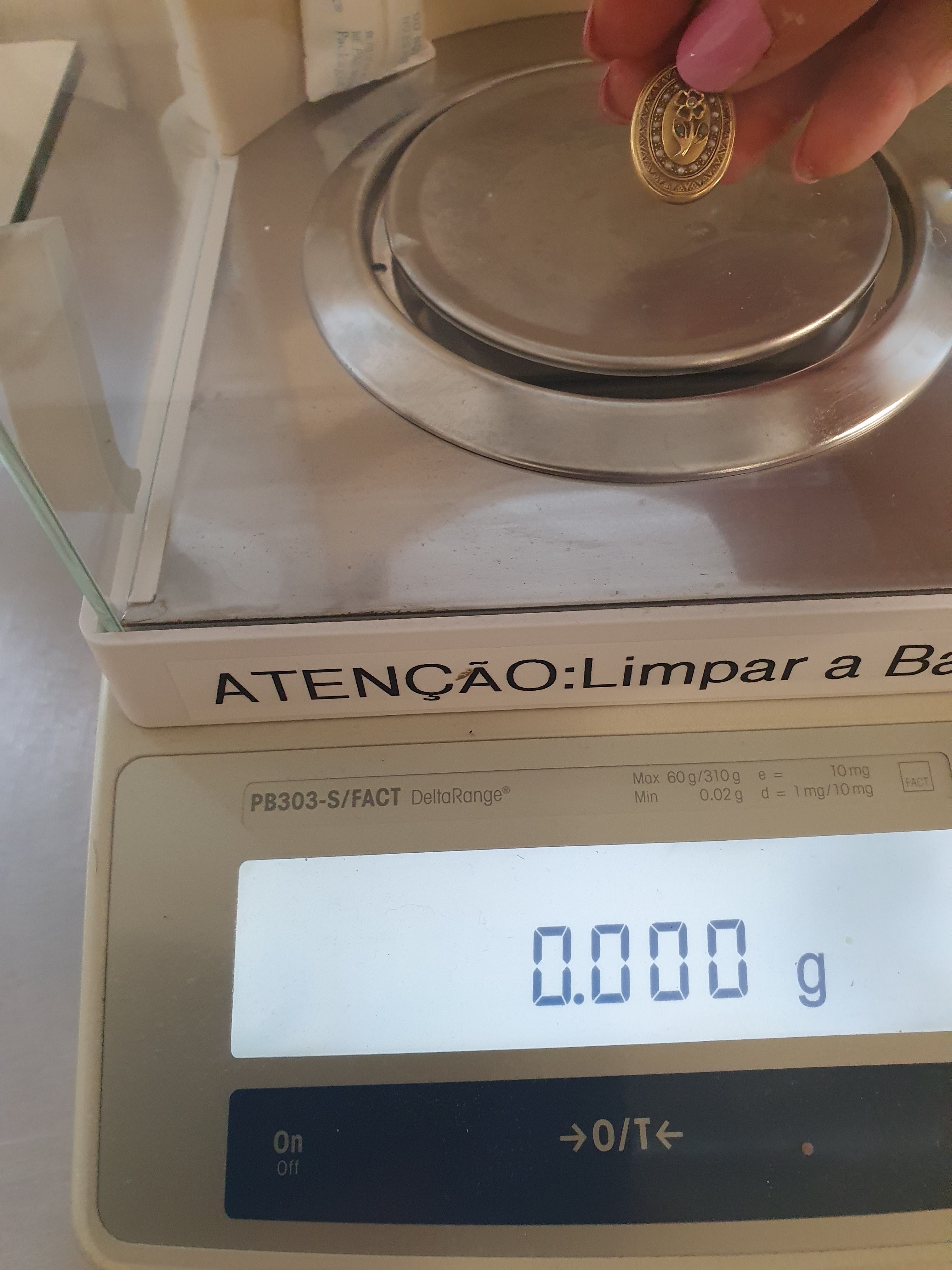 Pendente relicário - caixa de abrir em ouro 19,2kt