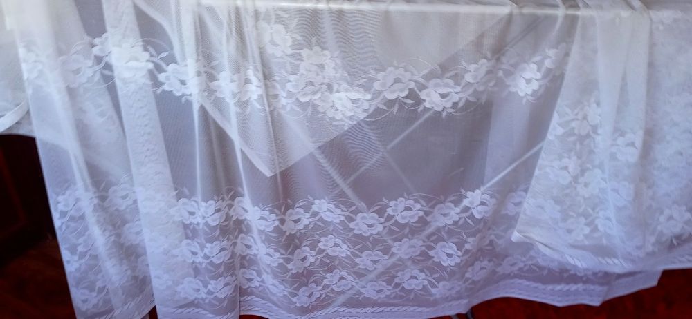 Firana przecięa na połowę