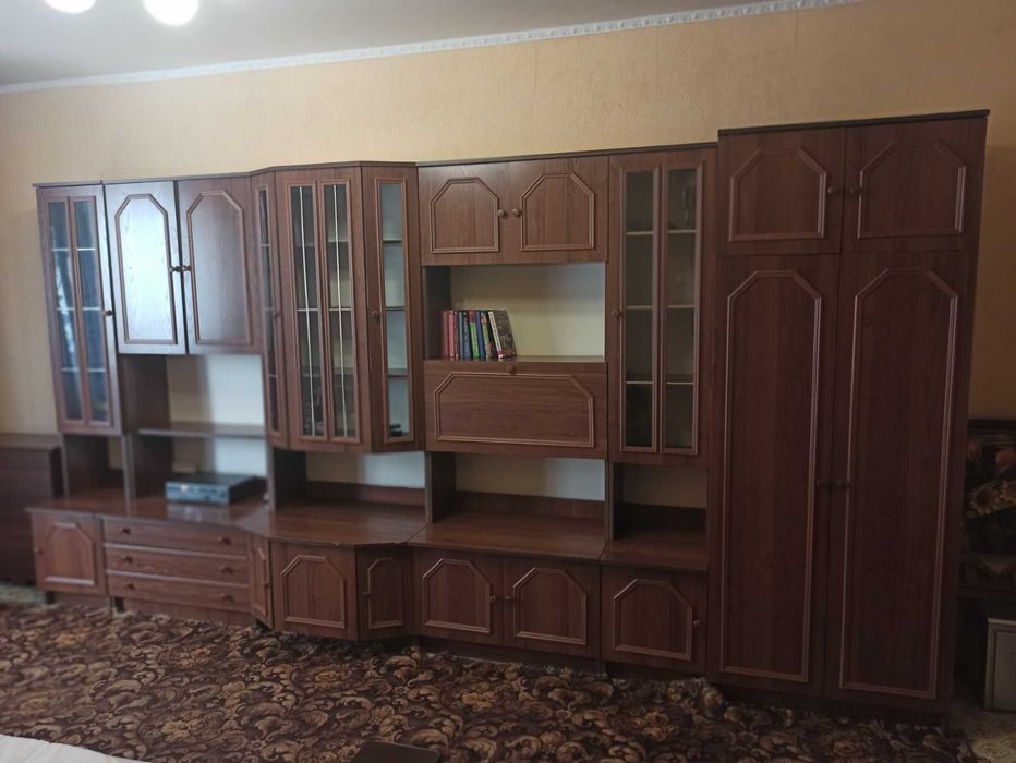 Продам меблеву стінку у вітальню!
