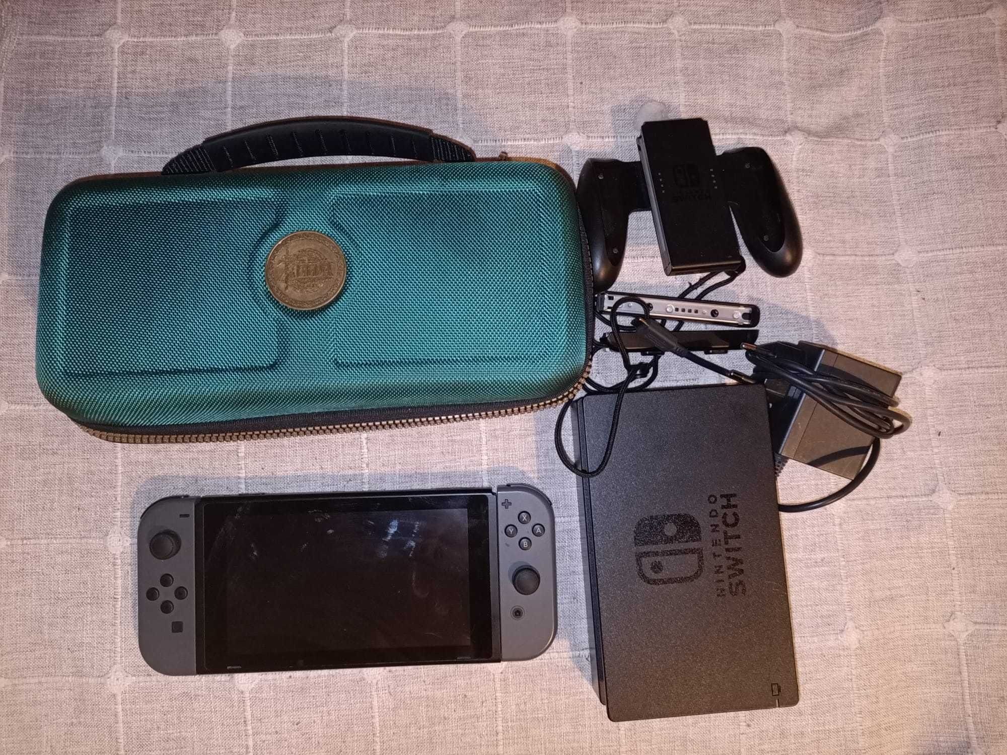 Nintendo Switch HAC-001(-01) z 2021 r. + etui Zelda + akcesoria