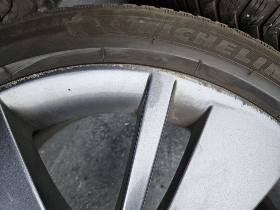 Koła zimowe 235/45r18  Skoda Superb III Felgi oryginalne opony Micheli