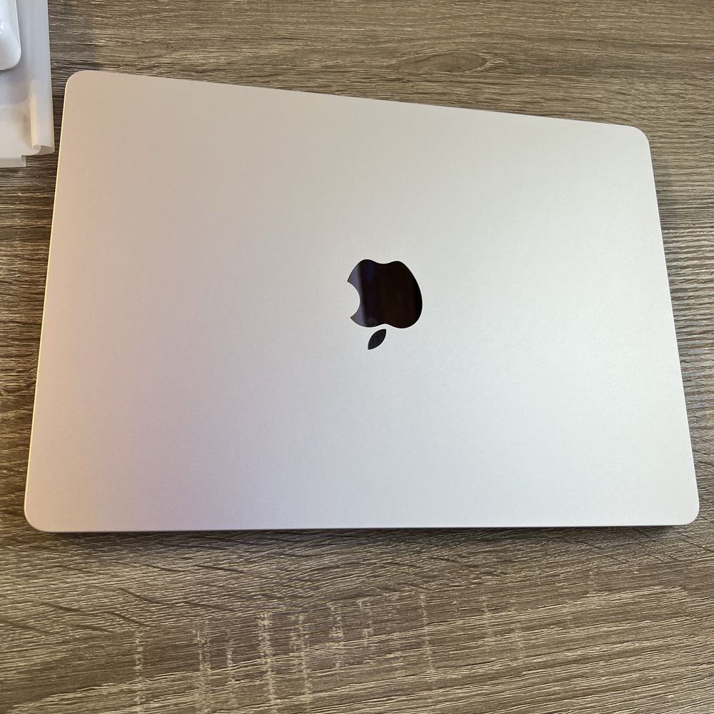 Новий Apple Macbook Air M2 13.6