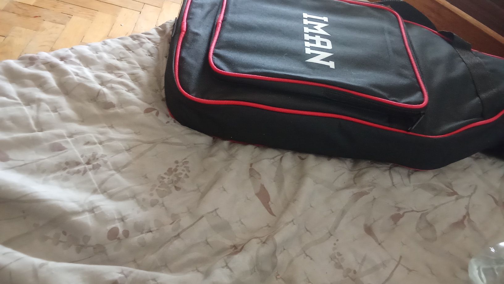 Guitarra IMAN nova com amplificador mochila e palheta