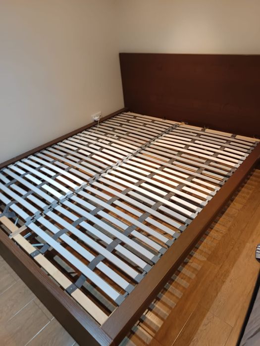 Vendo Cama de Casal + 2 caixas de arrumação.Tudo bem conservado.
