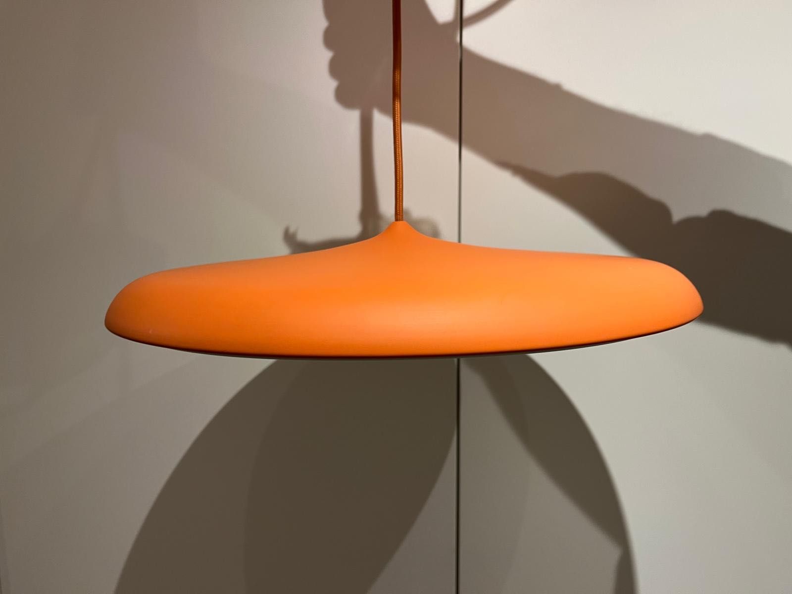 "Candeeiro Suspenso Nórdico Laranja – Design Minimalista, 40CM"