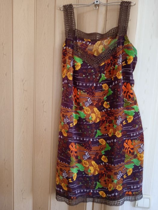 Костюмы:  .Желтый  костюм - брючный . Костюм из крепдишина.