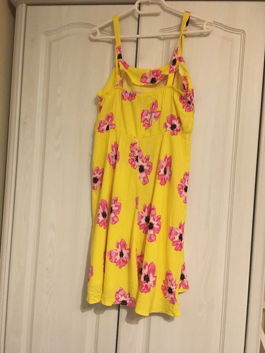 Śliczna żółta sukienka wKwiaty na ramiączkach Papaya 40/42 L/XL wiosna