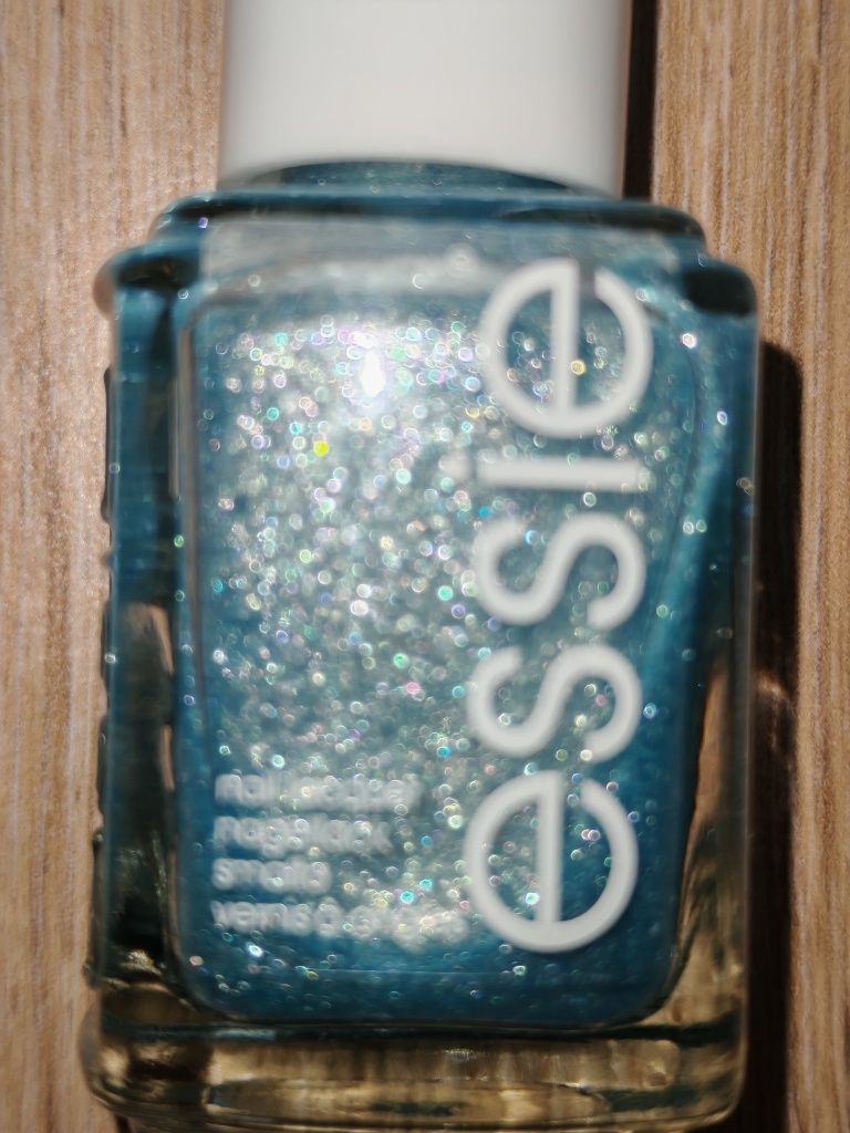 Nowy lakier Essie 941 Temperature Check