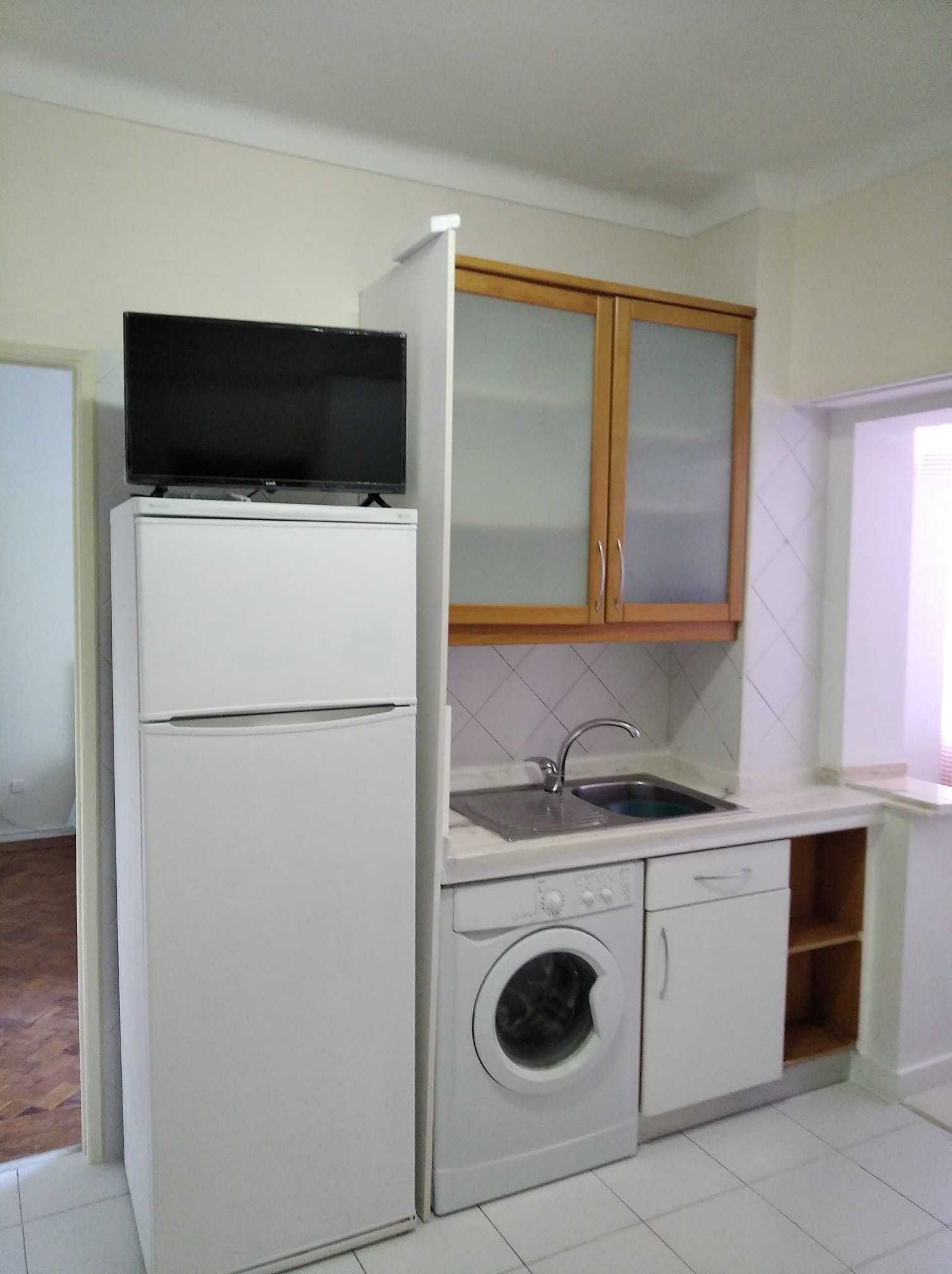 Aluga-se quarto rapariga estudante ou trabalhadora