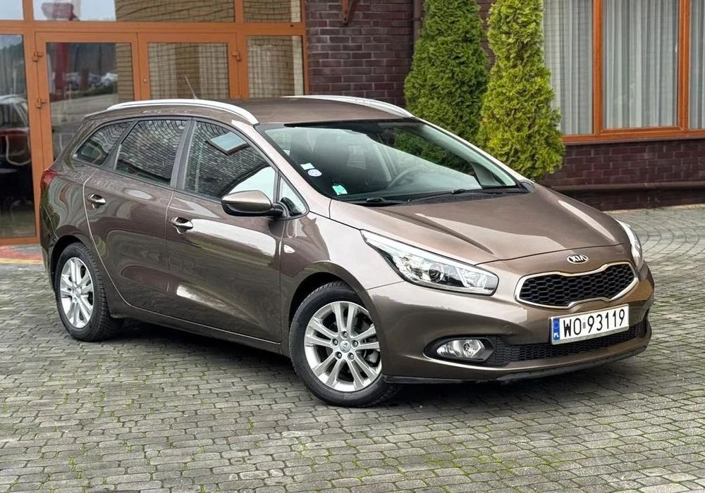 Kia Ceed %%Benzyna_Super_Stan_Nowe_Opony_Gwarancja_Transport%%