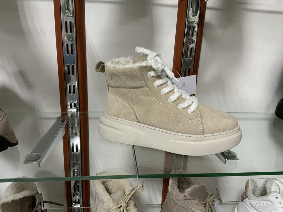 Женские  стильные зимние замшевые ботинки на шнурках жіночі черевики