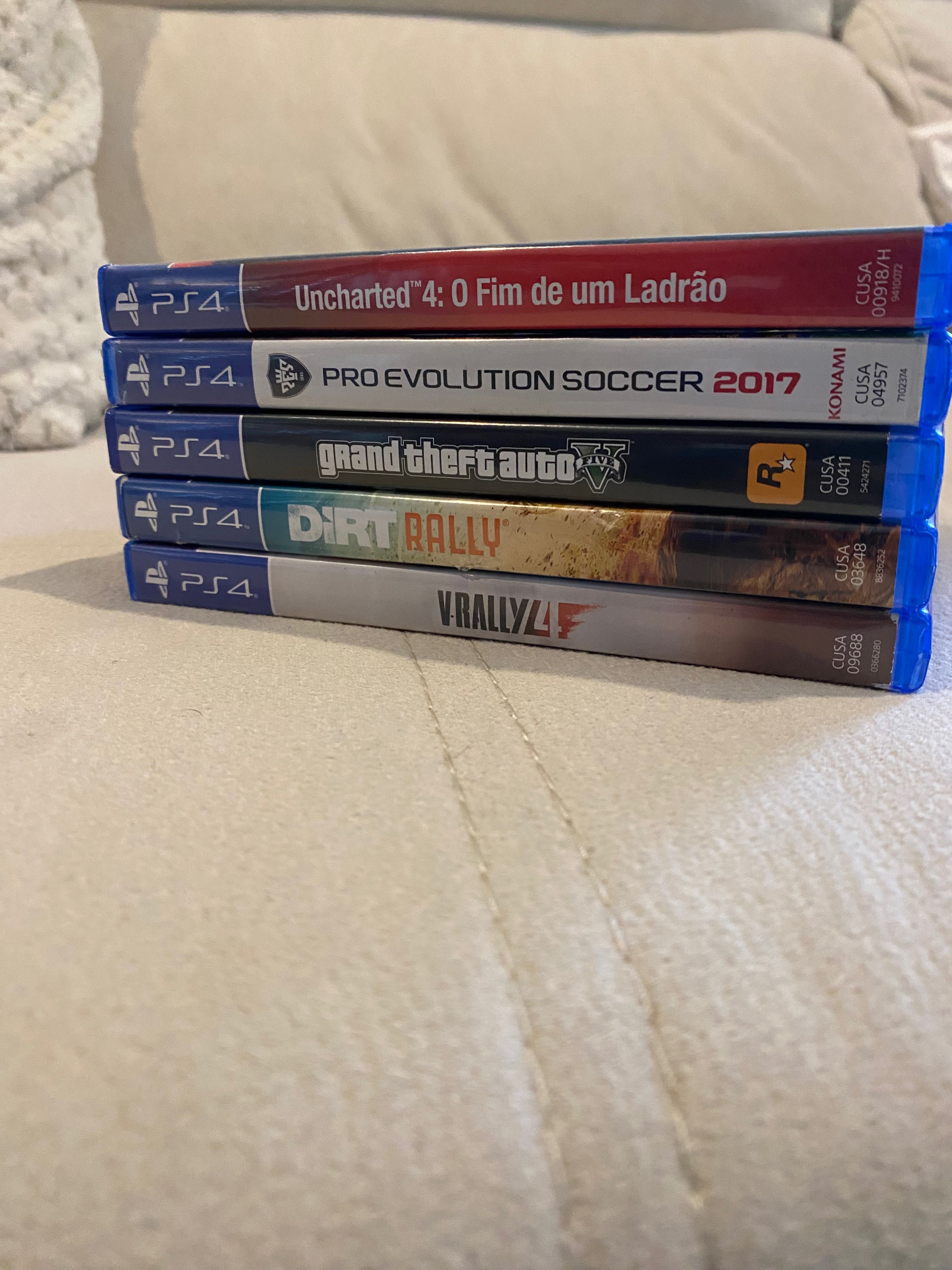 PS4 usada em bom estado