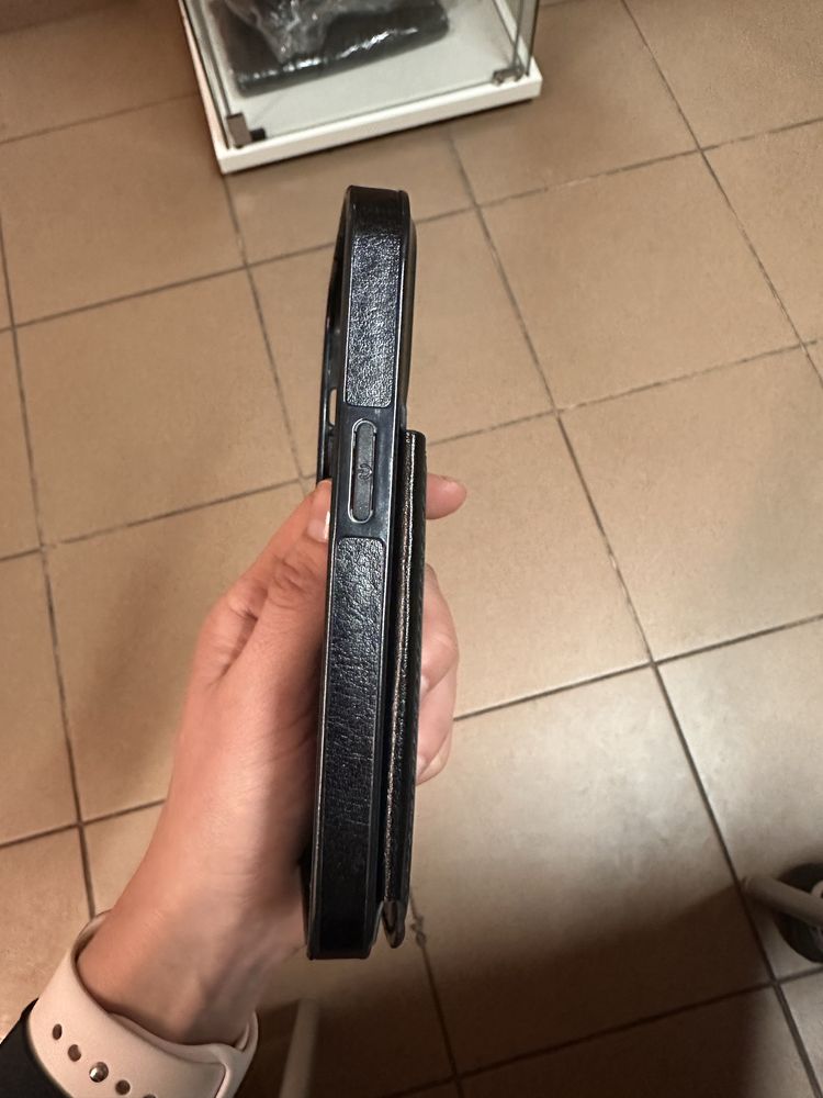 iPhone 14 pro etui czarne karty