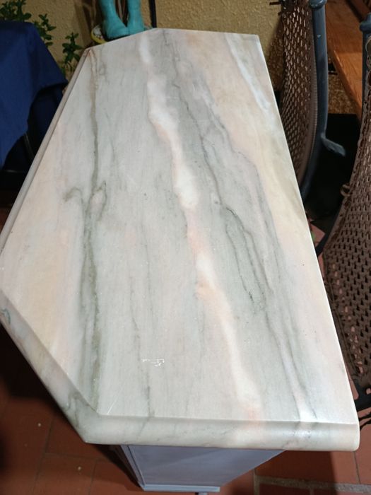 Um lindo aparador repaginado.