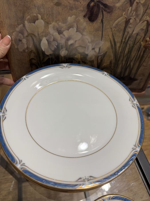 Noritake  тарілки з вишуканоі кістяноі порцеляни 580 грн шт.