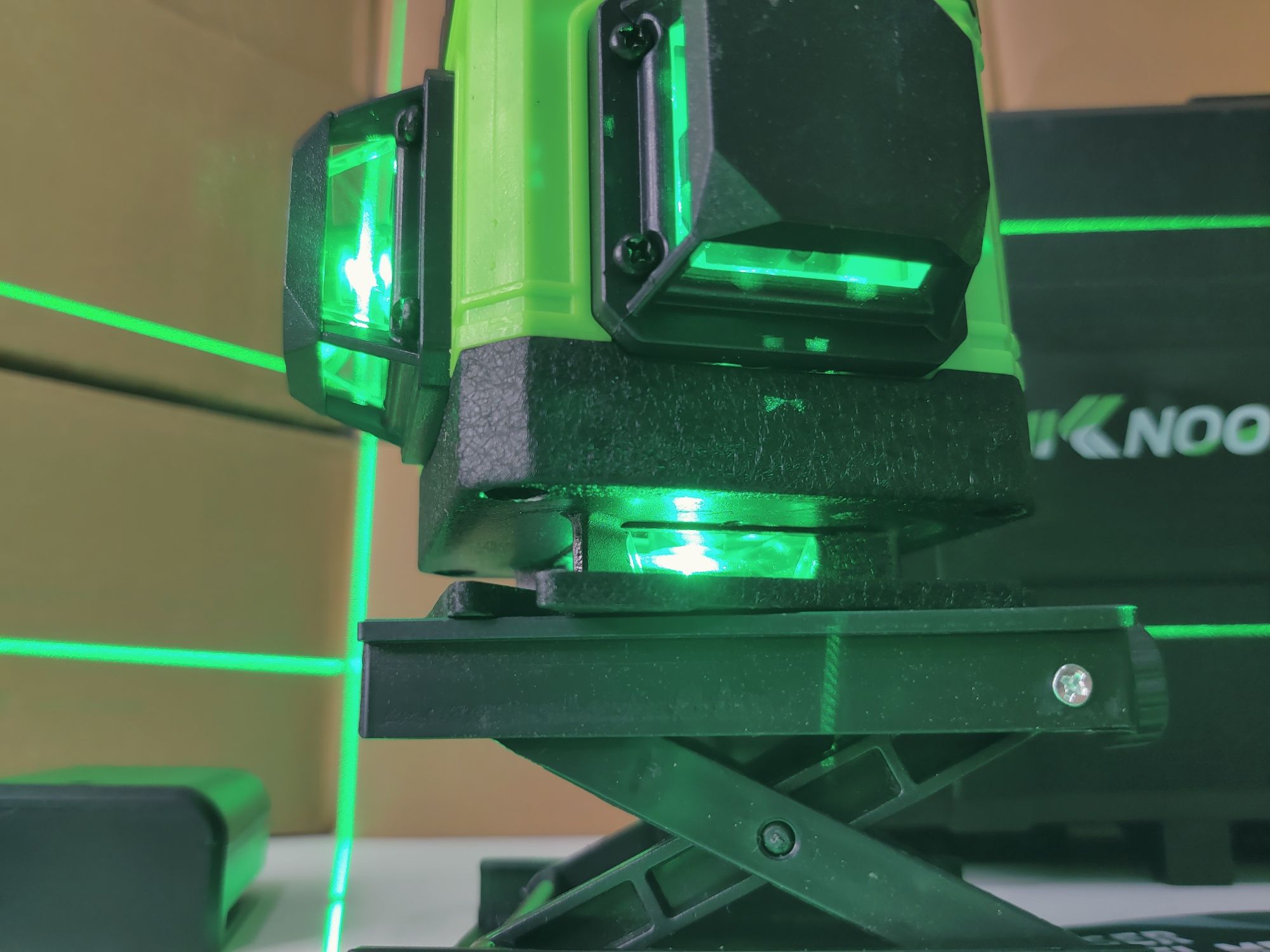 Nivel Laser auto-nivelante 16 Linhas verde (2batarias) + acessórios!