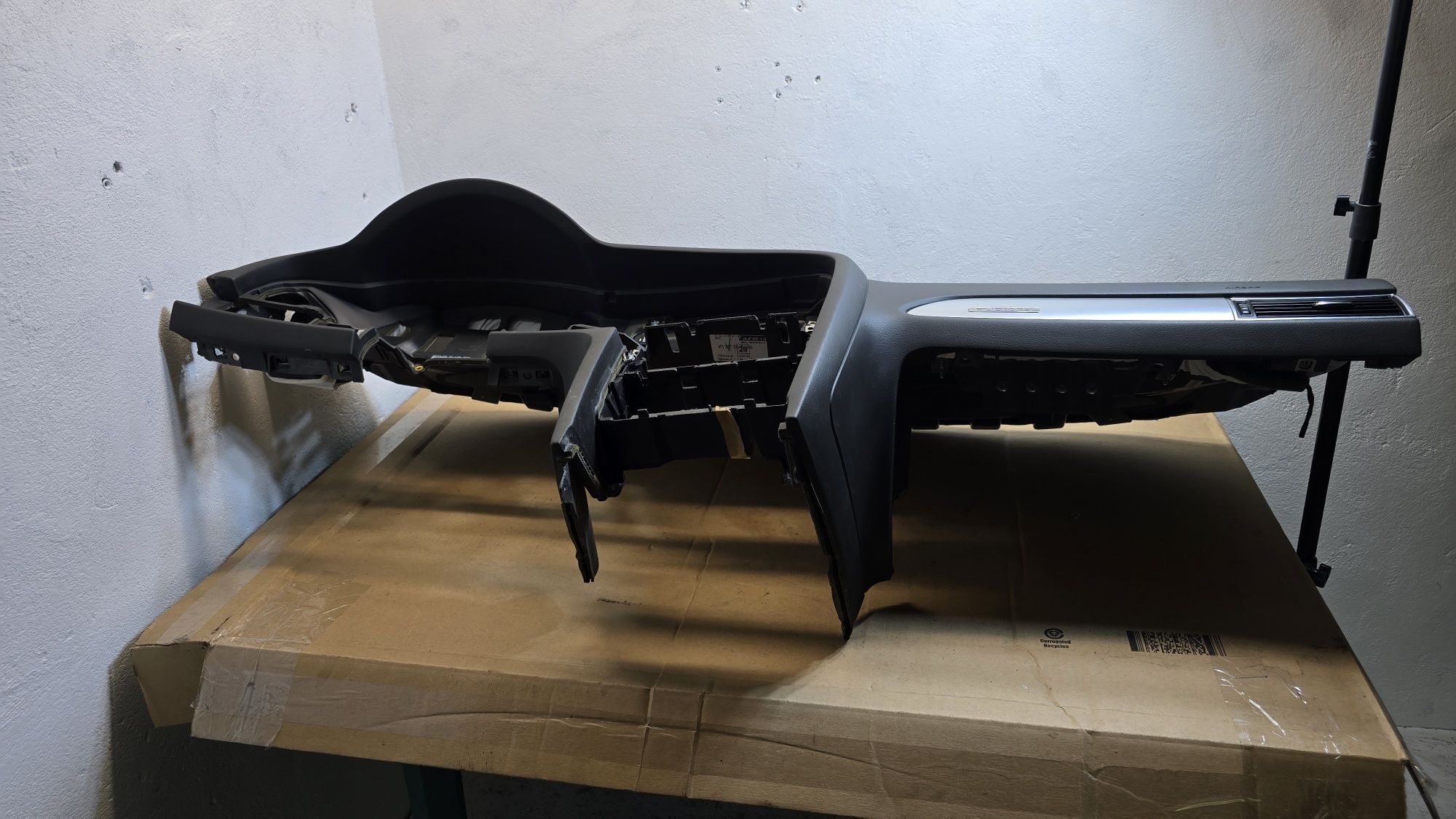 Deska kokpit pasy airbag Audi A6 C6