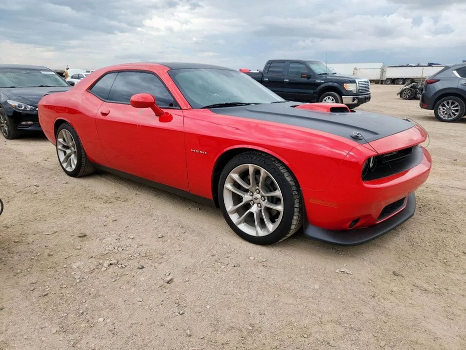Dodge Challenger R/T 5.7L z 2019 roku w transporcie do Polski