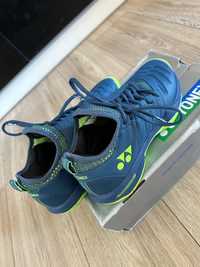 Нові кросівки для тенісу Yonex