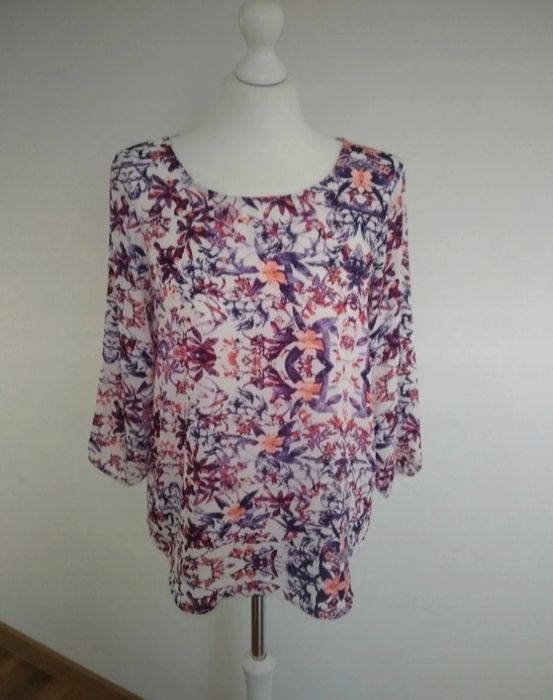 Zwiewna bluzka w kwiaty modna rękaw 3/4 S/M