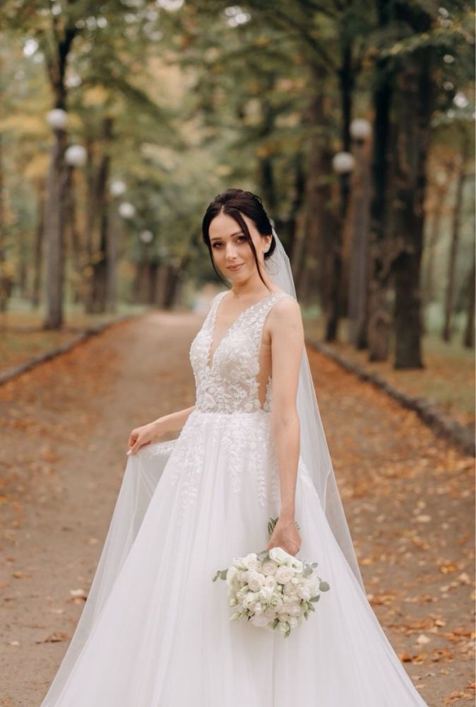 Продам весільну сукню