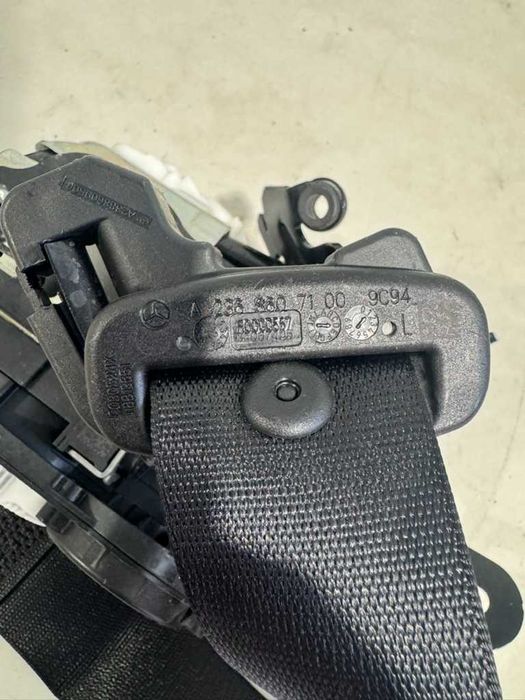 Pas bezpieczeństwa Mercedes nowy