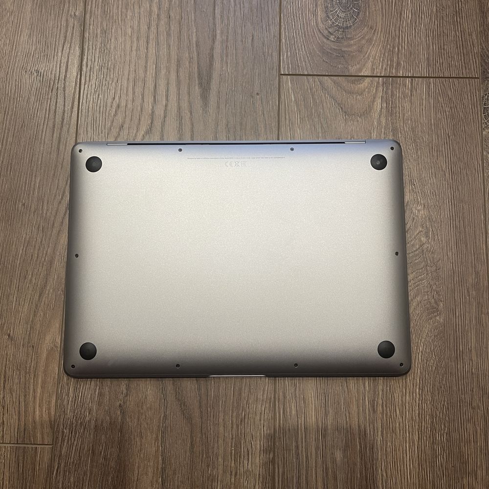 MacBook Air 13” 2020 m1 / 8 / 256