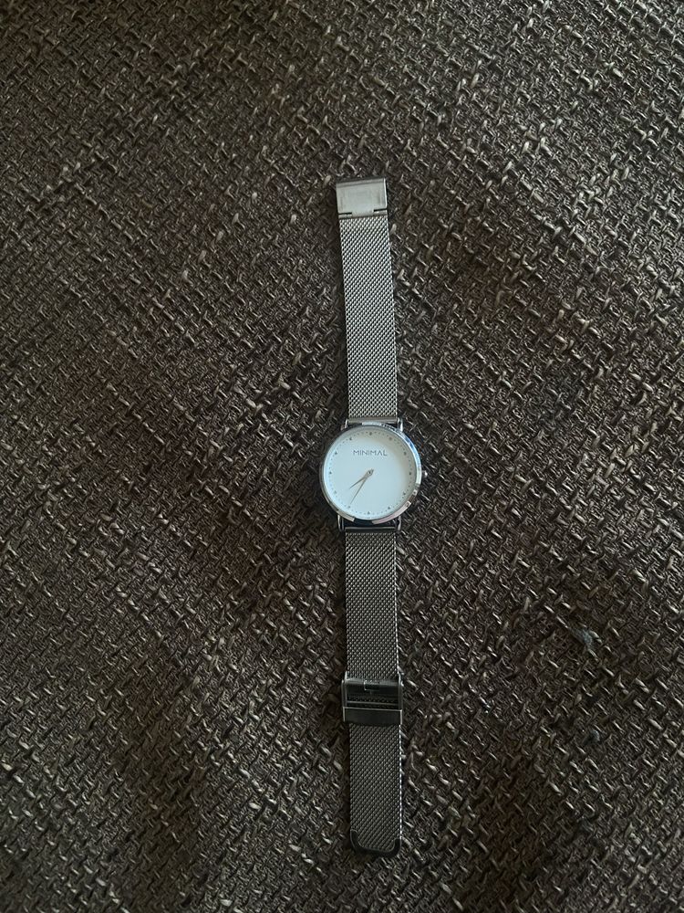 Срібний годинник від minimal