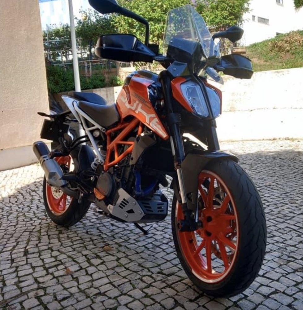 KTM Duke 390       .