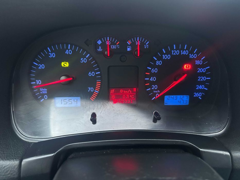 Фольксваген Гольф  1.6 АКПП