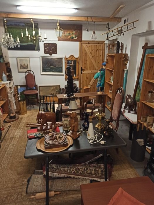 Antyki starocie meble obrazy marynistyka itp.